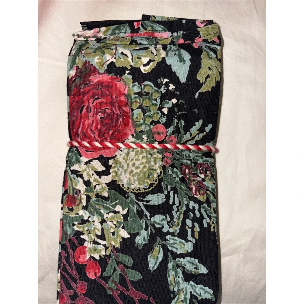 APRIL CORNELL MERRY BLACK RED ANTIQUE FLORAL VIBRANT 8 SQUARE NAPKINS 15X15 NEW‎